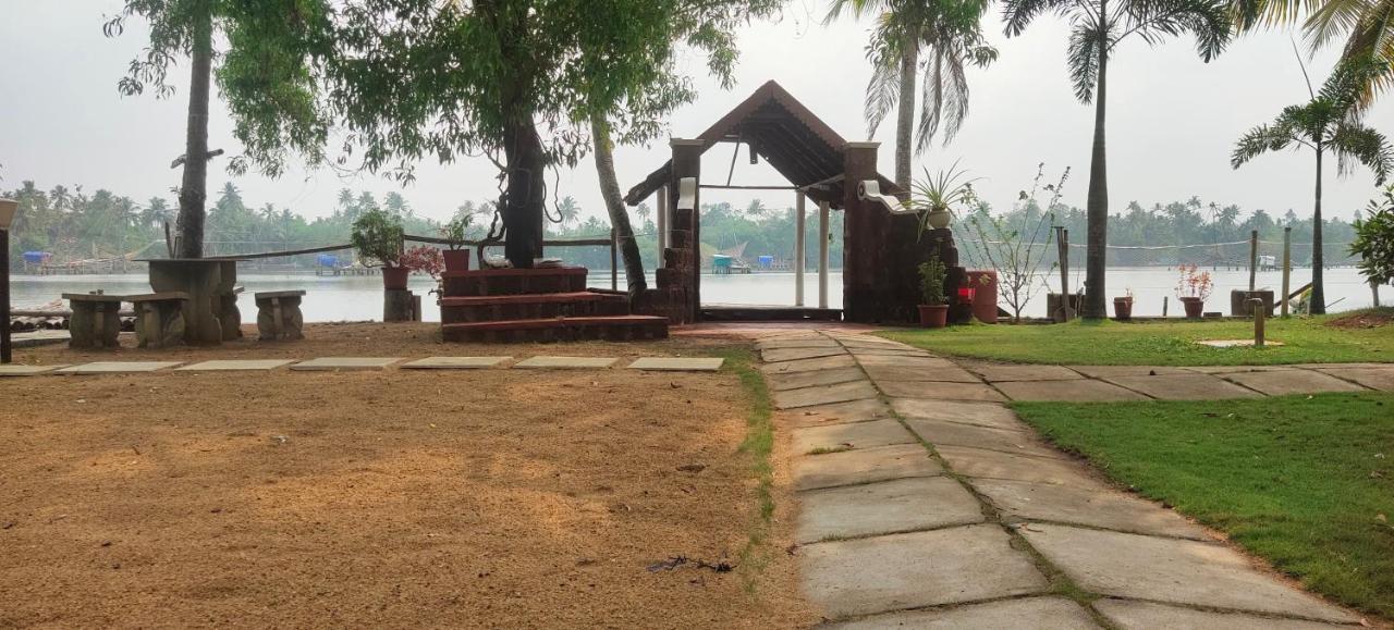 Ambadi'S Villa -Lake View Resort Pallipuram Экстерьер фото