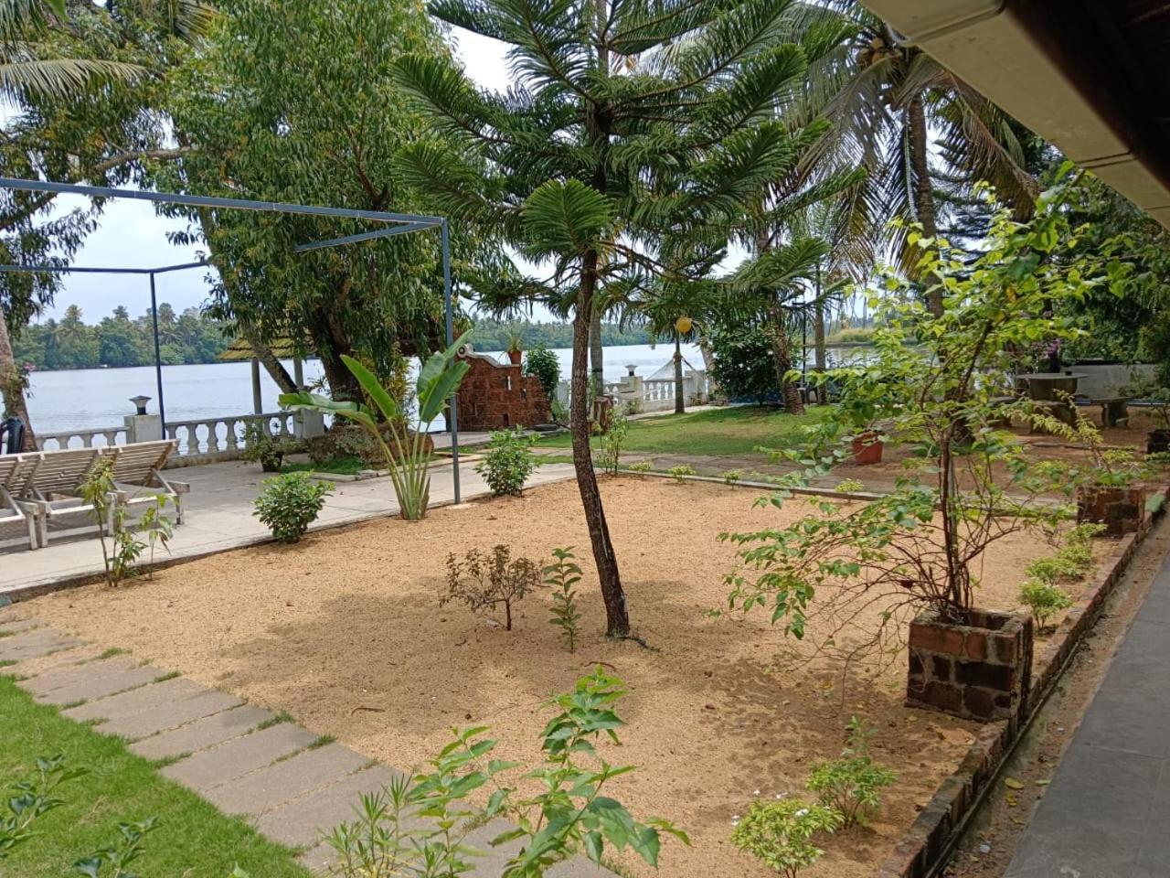 Ambadi'S Villa -Lake View Resort Pallipuram Экстерьер фото
