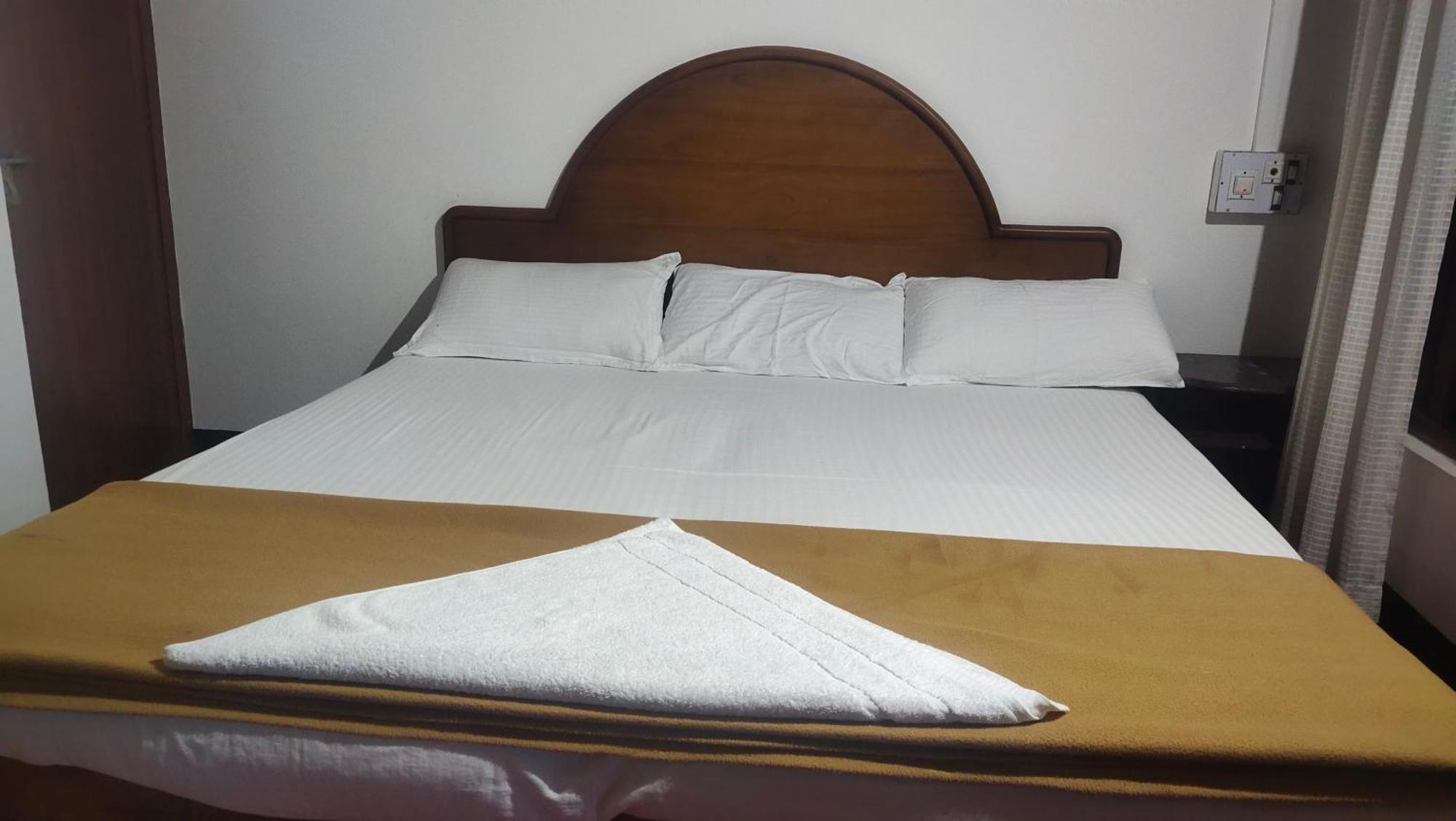 Ambadi'S Villa -Lake View Resort Pallipuram Номер фото