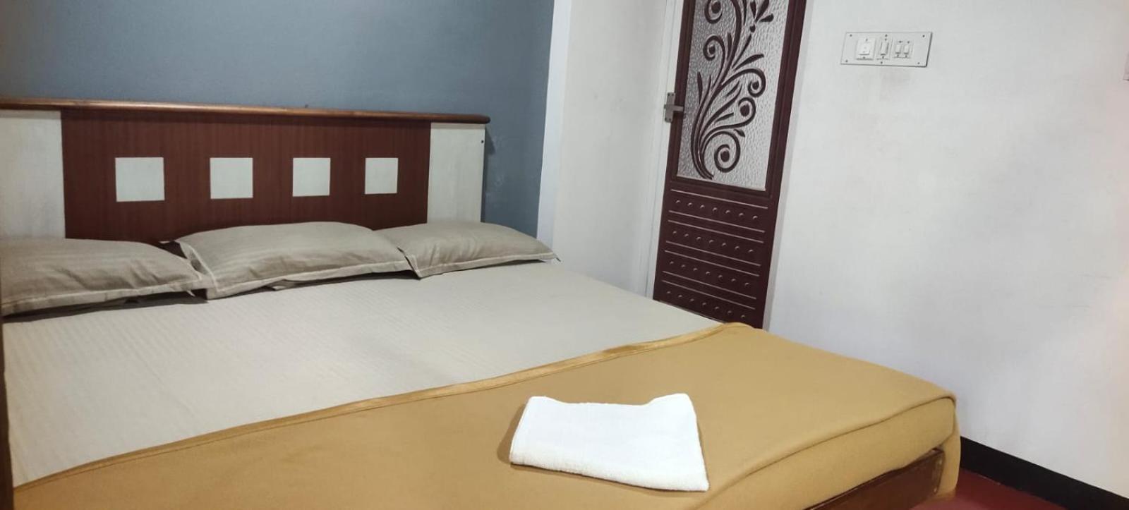 Ambadi'S Villa -Lake View Resort Pallipuram Экстерьер фото
